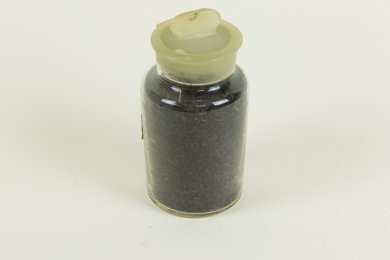 vasetto italiano contenente erbe medicinali, seconda guerra mondiale